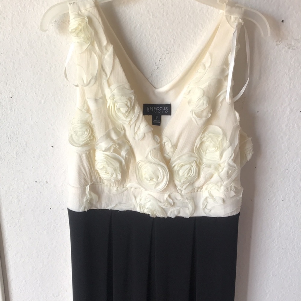 Size 8 cream & black V neck sleeveless mini dress